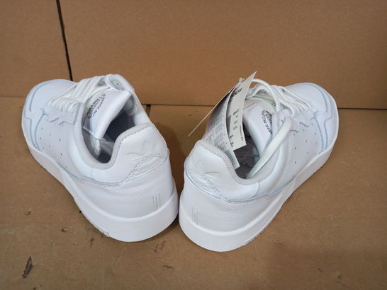 BOXED PAIR OF DESIGNER SHOES IN WHITE UK SIZE 10