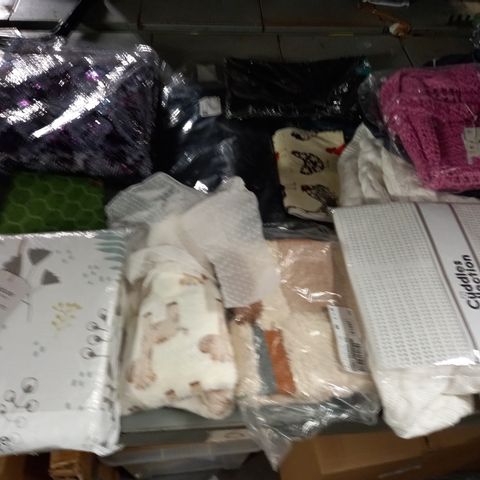 LOT OF ASSORTED HOME FABRIC ITEMS TO INCLUDE LA REDOUTE 260X240CM DUVET