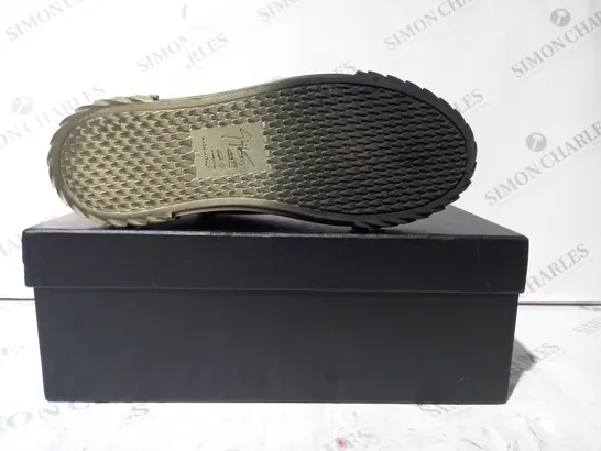 BOXED PAIR OF GIUSEPPE ZANOTTI SHOES IN BLACK/GOLD GRADIENT EU SIZE 43