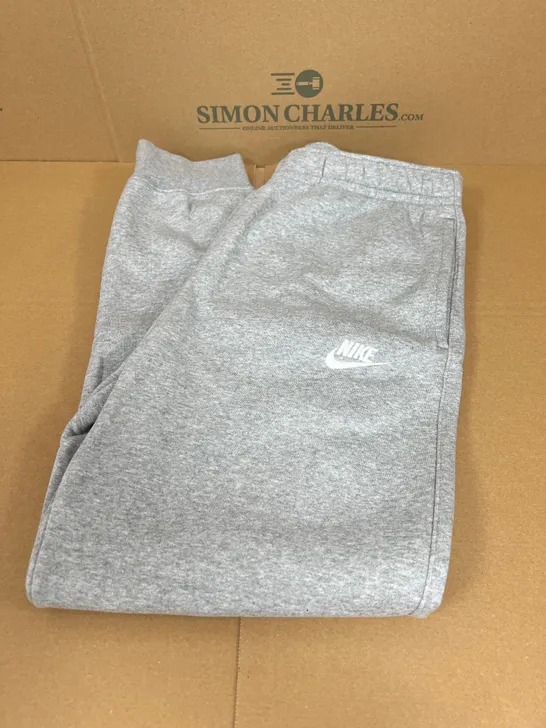 NIKE STANDARD FIT TAPER LEG ESSENTIAL JOGGERS IN GREY SIZE MEDIUM