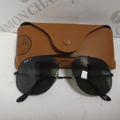 RAY BAN BLACK AVIATOR SUNGLASSES