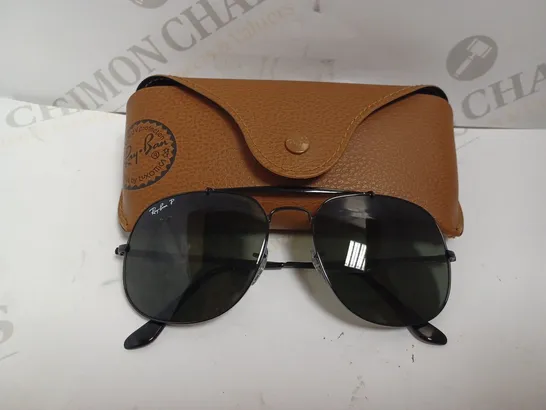 RAY BAN BLACK AVIATOR SUNGLASSES