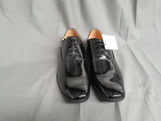 PAIR OF GOOR FORMAL LACE UP SHOES IN BLACK SIZE 13