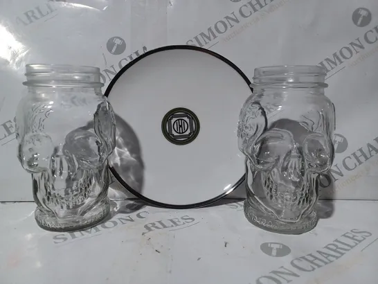 APPROXIMATELY 5 ASSORTED HOUSEHOLD ITEMS TO INCLUDE DEAD MAN'S FINGERS SKULL SHAPED GLASS, H&M CERAMIC PLATE W. SILVER EFFECT DETAIL, ETC - COLLECTION ONLY