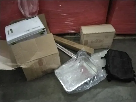 PALLET OF ASSORTED ITEMS TO INCLUDE: CONCIEE HOME TOWEL WARMER, CEILING LIGHT, STYLE BACKPACK, KITTY LITTER TRAY, TRUNKI ETC