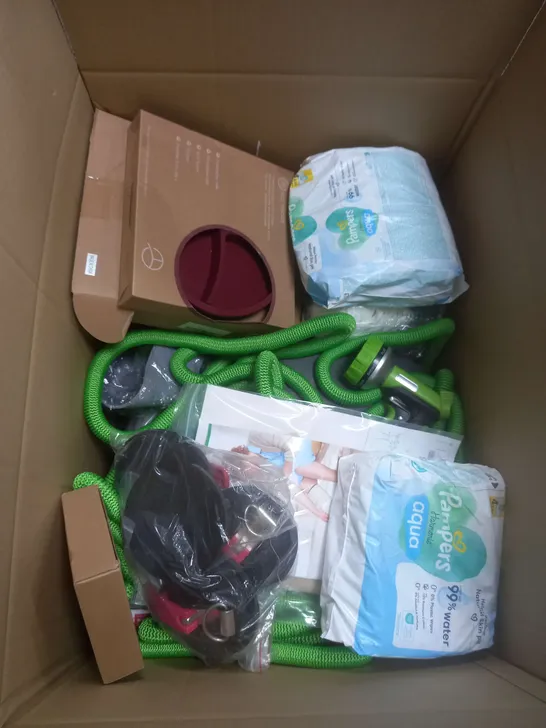 BOX OF APROXIMATELY 15 ASSORTED HOUSEHOLD ITEMS TOO INCLUDE PRIVACY SCREENS , BOTTLES , PILLOW CASES , ETC 