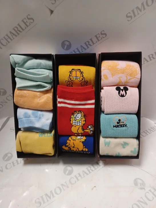 BOXED NOVELTY SOCKS SET IN VARIOUS DESIGNS 