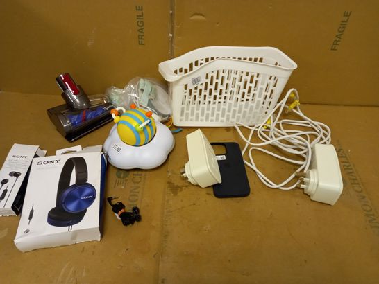 LOT OF APPROX 10 ASSORTED ITEMS TO INCLUDE SONY HEADPHONES, BT BROADBAND EXTENDER, PLASTIC VEG STORAGE UNIT