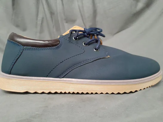 BOXED PAIR OF DESIGNER LACE UP SHOES IN NAVY EU SIZE 42