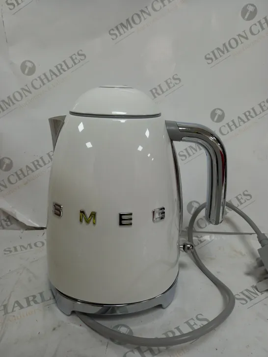 BOXED SMEG KETTLE - WHITE RRP £129.99