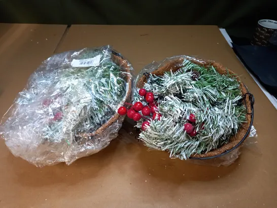 PAIR OF CHRISTMAS THEMED FAUX LEAF HANGING BASKETS