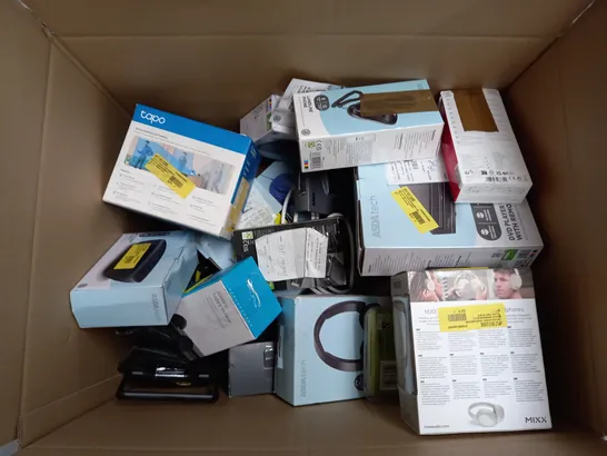 BOX OF APPROX 30 ASSORTED ELECTRICAL ITEMS TOO INCLUDE EARPHONES, AERIALS AND REMOTES 