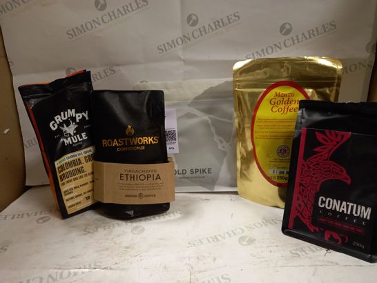 LOT OF 5 ASSORTED COFFEE PACKS TO INCLUDE ROASTWORKS , GRUMPY MULE , OLD SPIKE ECT