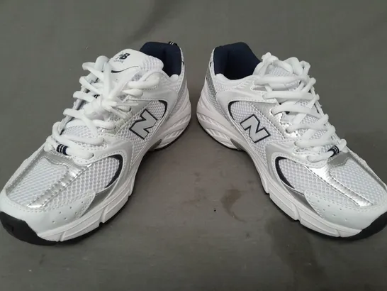 BOXED PAIR OF NEW BALANCE 530 TRAINERS IN WHITE/SILVER UK SIZE 6