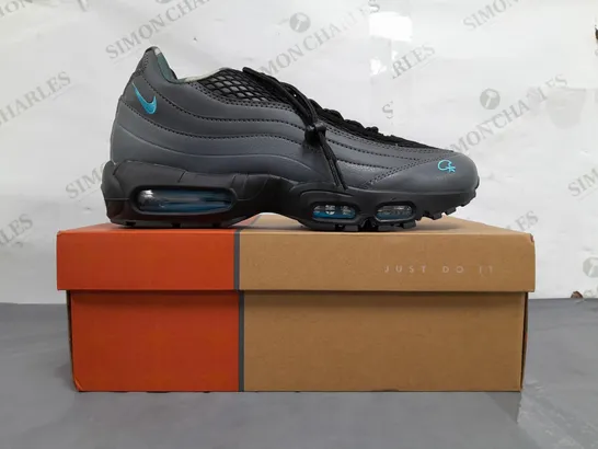 BOXED PAIR OF NIKE AIR MAX 95 TT SHOES IN BLACK/CAMO UK SIZE 9