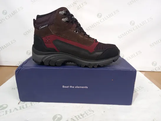 BOXED PAIR OF HAGLOFS SKUTA MID PROOF ECO SHOES IN MAROON/BARQUE UK SIZE 5.5