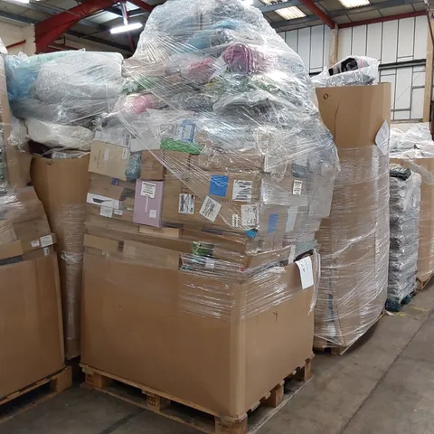 LARGE PALLET OF ASSORTED CONSUMER PRODUCTS INCLUDING; COOKER HOOD, FOAM MACHINE, FRYING PAN ECT.