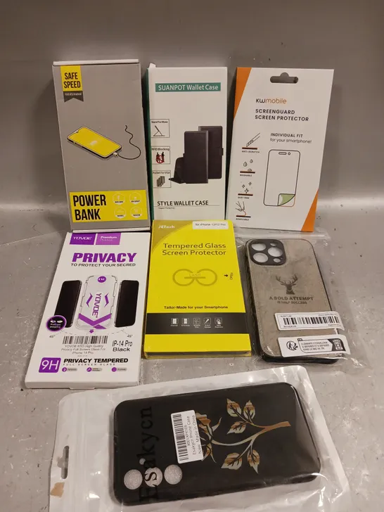 APPROXIMATELY 25 ASSORTED SMARTPHONE ACCESSORIES TO INCLUDE PROTECTIVE CASES, CHARGING CABLES, SCREEN PROTECTORS ETC 