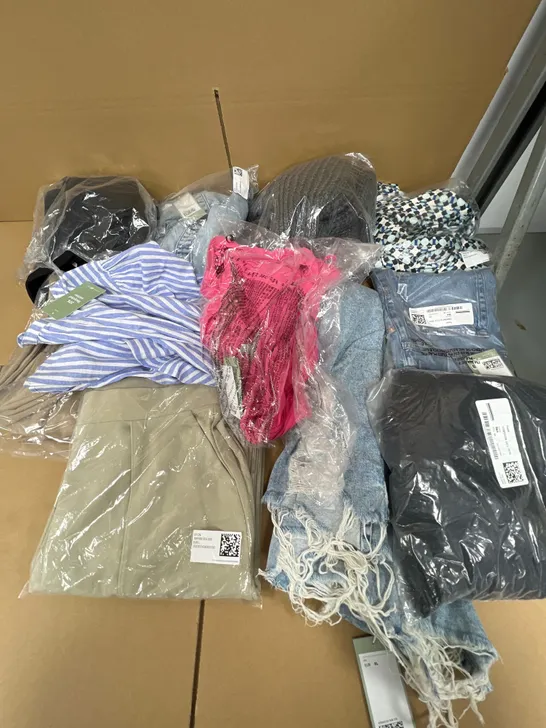 LOT OF ASSORTED H&M CLOTHING ITEMS OF VARIOUS SIZES