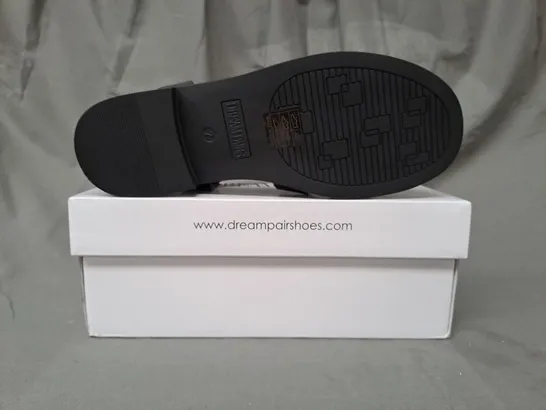 BOXED PAIR OF DREAM PAIRS SANDALS IN BLACK UK SIZE 5