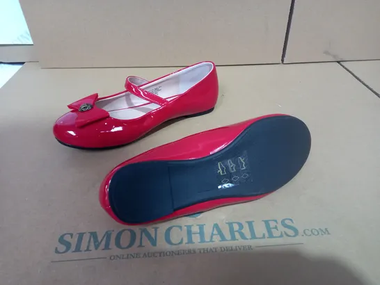 PAIR OF SIZE 34 RED KURT GEIGER SHOES 