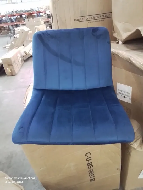 A BOXED PAIR OF VELVET UPHOLSTERED BLUE SIDE CHAIRS