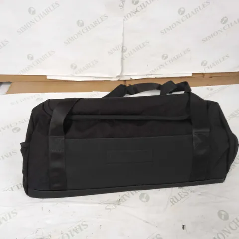 GYMSHARK BLLACK BARREL BAG WITH SHOULDER STRAP