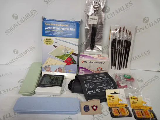 BOX TO CONTAIN APPROX 30 ASSORTED HOUSEHOLD PRODUCTS, INCLUDES PAINT BRUSHES, CUTLERY, BACK SCRATCHER ETC 