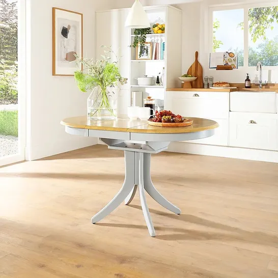 BOXED HUDSON ROUND PAINTED GREY AND OAK 90-120CM EXTENDING DINING TABLE 