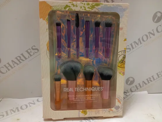 REAL TECHNIQUES TRAVEL FANTASY MINI BRUSH KIT