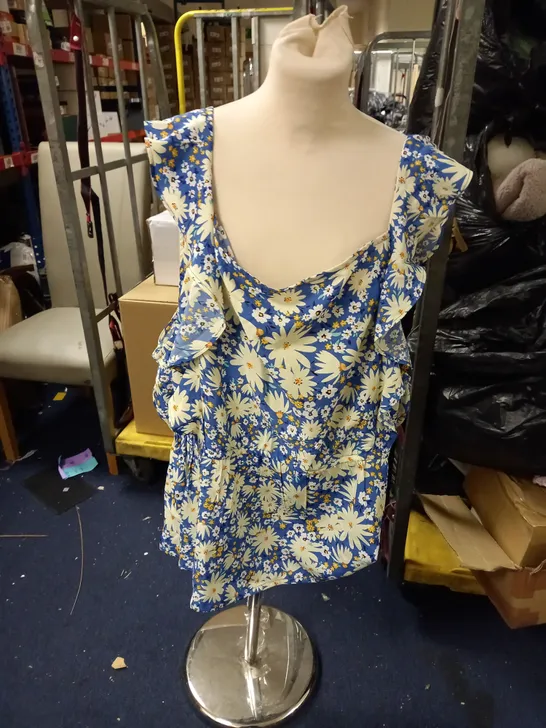 IN THE STYLE BLUE FLOWERY TOP UK 28