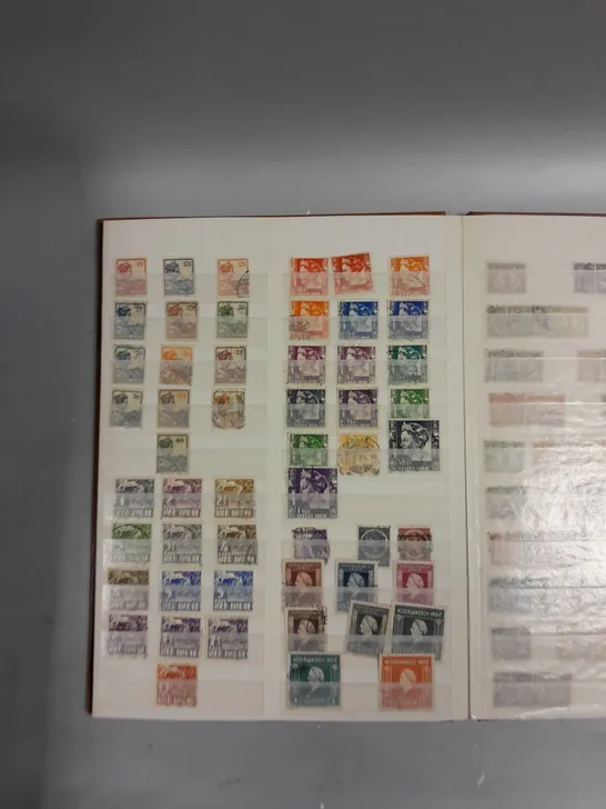 5 X COLLECTORS BOOKS OF NETHERLANDS STAMPS FROM VARIOUS YEARS 