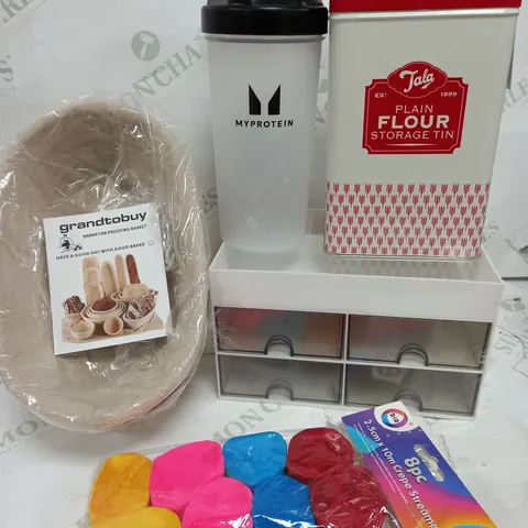 BOX OF APPROXIMATELY 15 ASSORTED ITEMS TO INCLUDE FLOUR STORAGE TIN, BREAK PROOFING BASKET, PROTEIN SHAKE CUP ETC