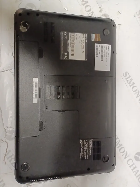 TOSHIBA SATELLITE PRO C850-1K3 - 15.6"