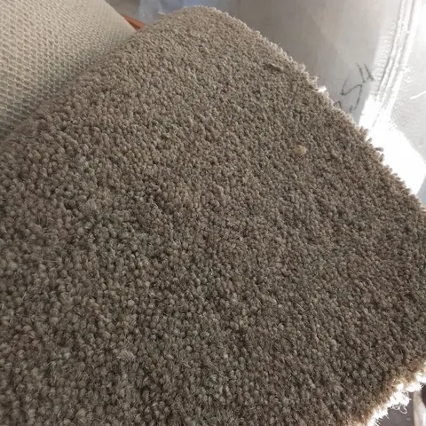 ROLL OF CRESTA CARPET APPROXIMATELY 5X3.4M