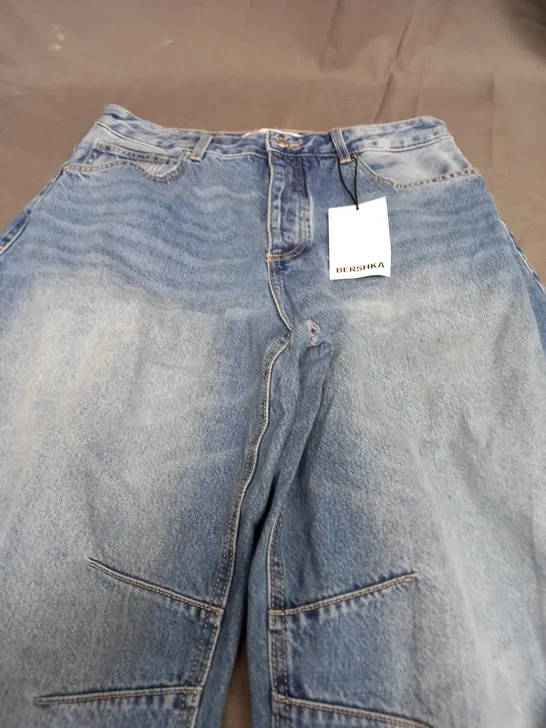 BERSHKA BARREL FIT DENIM BLUE JEANS - EUR 40