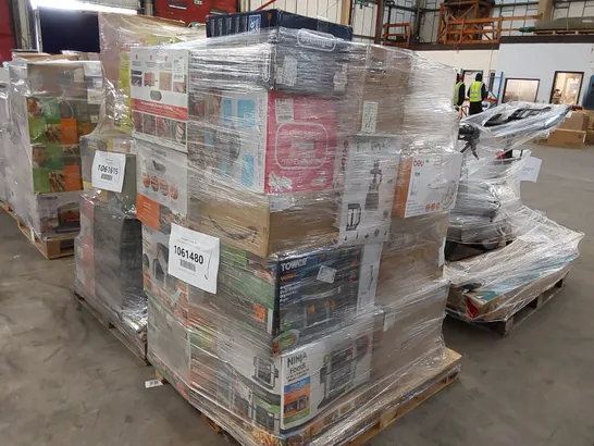 PALLET OF APPROXIMATELY 33 UNPROCESSED RAW RETURN HOUSEHOLD AND ELECTRICAL GOODS TO INCLUDE;