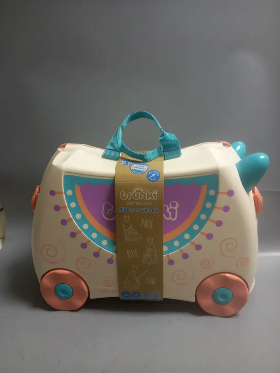 BOXED TRUNKI RIDE ON SUIT CASE 