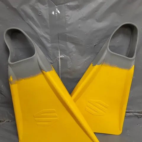 BOXED THE MENACE SWIMMING FINS SIZE L 