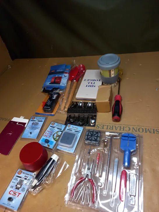 LOT OF ASSORTED ITEMS TO INCLUDE SCREWDRVERS, TRAVEL CUPS AND ARCHERY PARTS