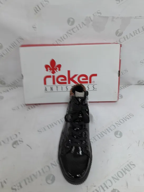 BOXED PAIR OF RIEKER HIGH TOP TRAINERS IN BLACK SIZE 6