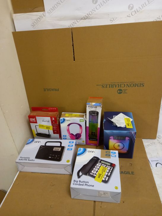 LARGE QUANTITY OF ASSORTED ITEMS TO INCLUDE AERIALS, HEADPHONES AND BLUETOOTH SPEAKERS