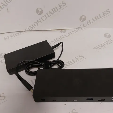 RAZOR THUNDERBOLT 4 DOCK CHROMA 