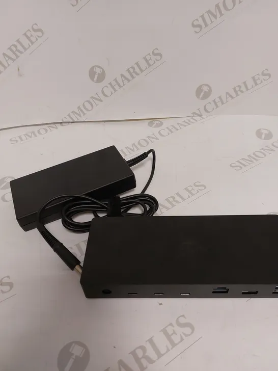 RAZOR THUNDERBOLT 4 DOCK CHROMA 