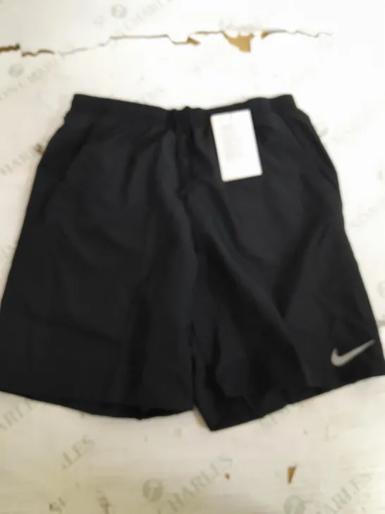 NIKE STANDARD FIT 7 LENGTH SHORTS - SMALL