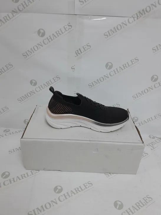 SKECHERS GLOW TRAINERS BLACK - SIZE 3.5