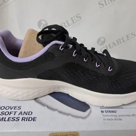 SKECHERS GO RUN LITE IN BLACK AND PINK SIZE 9 