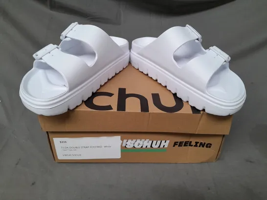 BOXED PAIR OF SCHUH OPEN TOE SANDALS IN WHITE UK SIZE 6