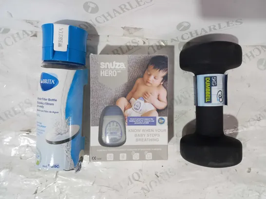 BOX OF APPROXIMATELY 10 ASSORTED HOUSEHOLD ITEMS TO INCLUDE BRITA WATER FILTER BOTTLE, SNUZA PORTABLE BABY BREATHING MONITOR, THE MAD GROUP 5KG DUMBBELL, ETC