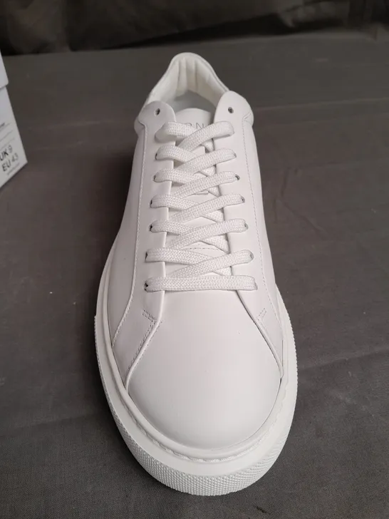 BOXED PAIR OF ARNE ESSENTIAL WHITE LEATHER TRAINERS SIZE UK 9